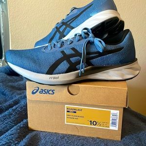 NEW Mens Asics ROADBLAST running shoe. Grey Floss/Black.